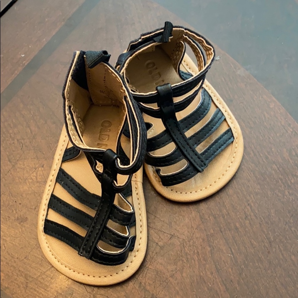 Old navy infant sandals EUC